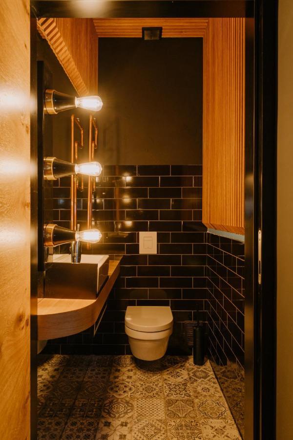 Goldfinger 3-Bed Unique Apartment In The Heart Of Podgorze Krakkó Kültér fotó